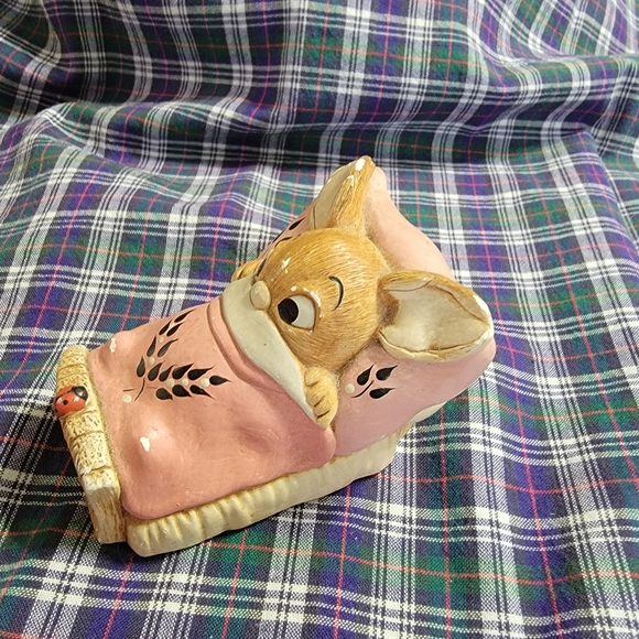 Pendelfin Wakey Figurine - Vintage Pendelfin Figurine - Wakey with Pink Blanket - Picture 2 of 6